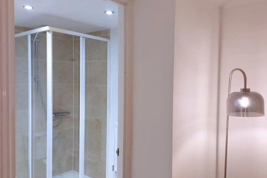 2 Bedroom City Centre Duplex Apt Престон Екстер'єр фото