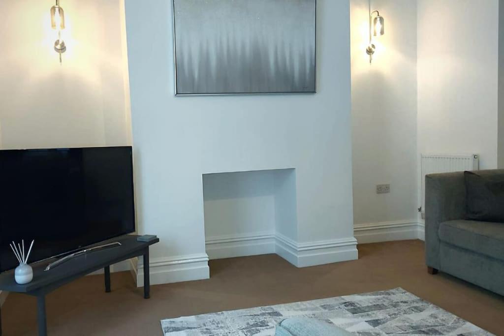 2 Bedroom City Centre Duplex Apt Престон Екстер'єр фото
