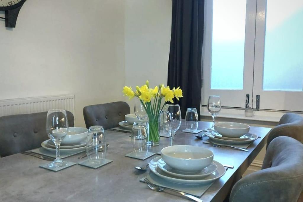2 Bedroom City Centre Duplex Apt Престон Екстер'єр фото