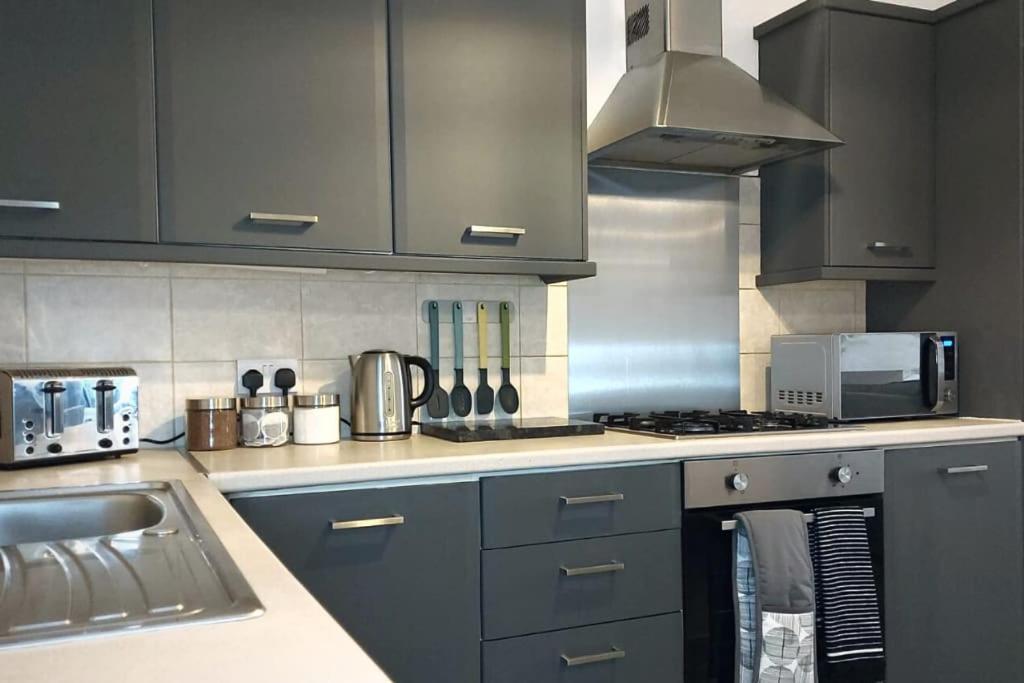 2 Bedroom City Centre Duplex Apt Престон Екстер'єр фото