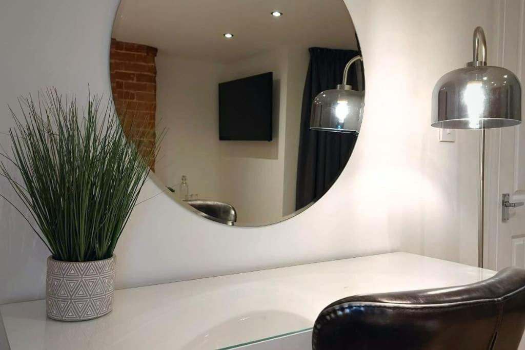 2 Bedroom City Centre Duplex Apt Престон Екстер'єр фото