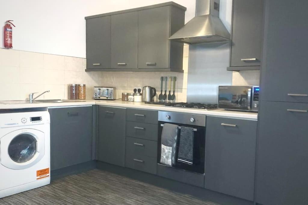 2 Bedroom City Centre Duplex Apt Престон Екстер'єр фото
